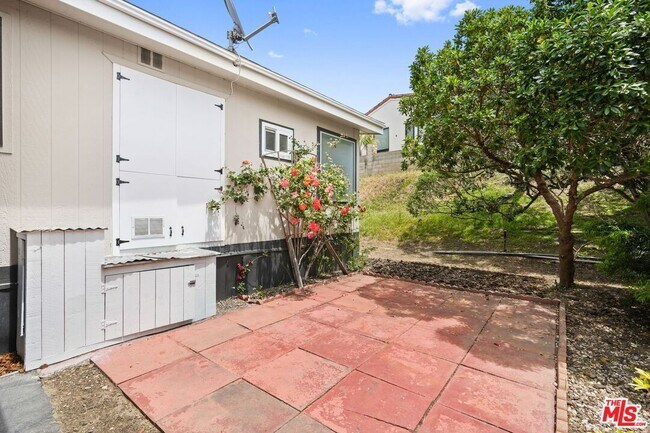 Building Photo - 29500 Heathercliff Rd