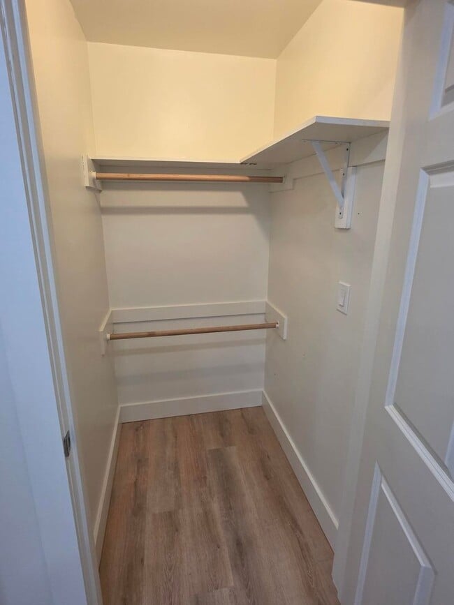 Building Photo - 3 bedrooms 2 bath