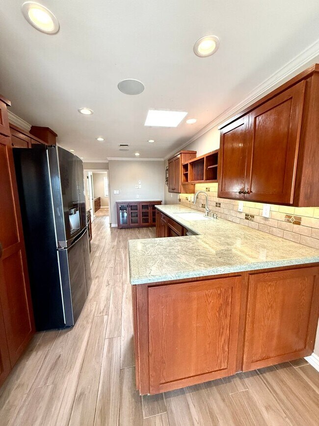 Building Photo - Coveted Highpoint Property