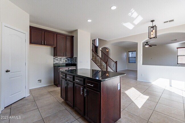 Building Photo - 2943 E Quiet Hollow Ln