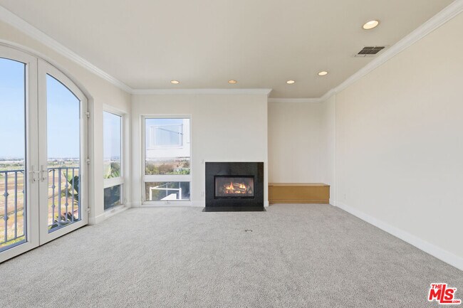 Building Photo - 8120 Billowvista Dr