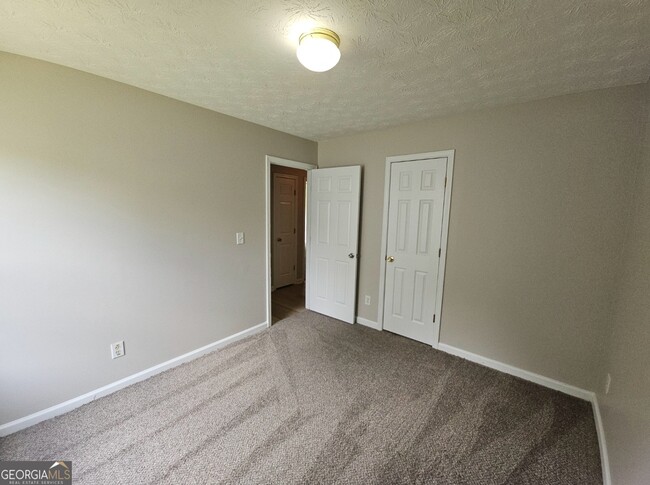 Building Photo - 327 Kate Dr