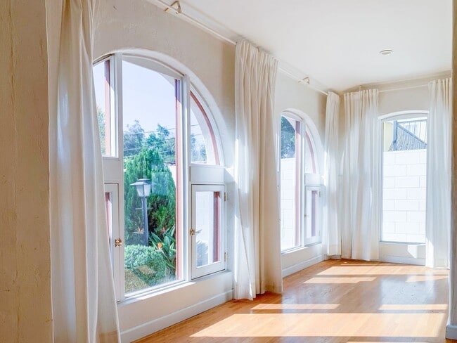 Building Photo - Gorgeous & Updated 3 bed Storybook Spanish House in Silverlake w/Views!