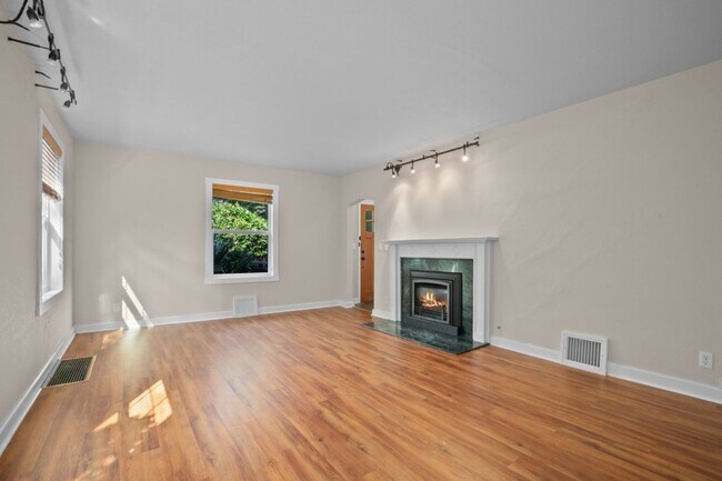 Building Photo - 6214 24th Ave NE
