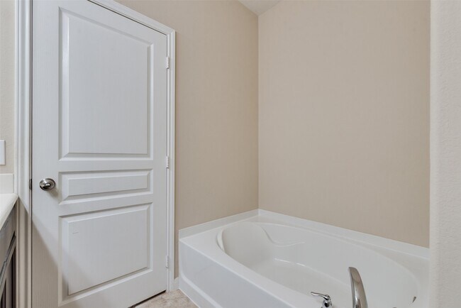 Building Photo - 8127 Running Brook Ln