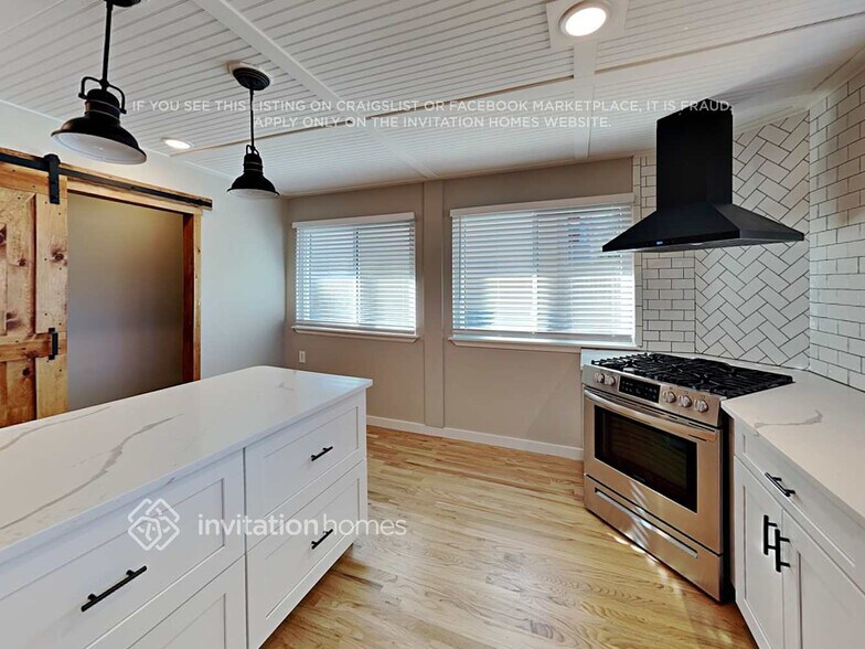 Building Photo - 11001 Needles Ct