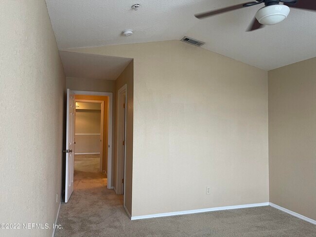Building Photo - 13810 Sutton Park Dr N