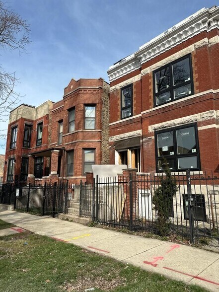 Primary Photo - 3452 W Walnut St