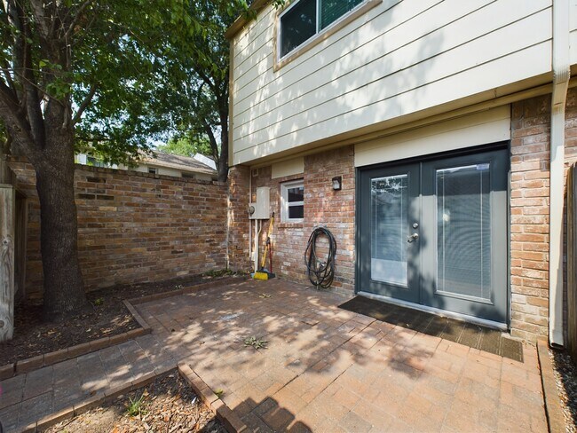 Building Photo - 14541 Still Meadow Dr