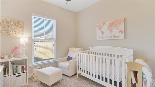 Building Photo - 170 Whitaker Way N