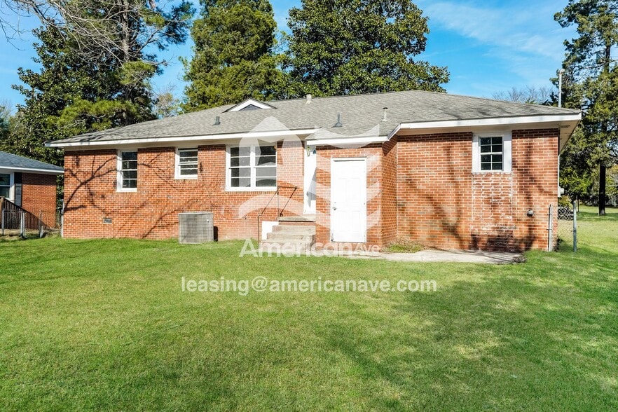 Building Photo - 3042 Bethune Ave