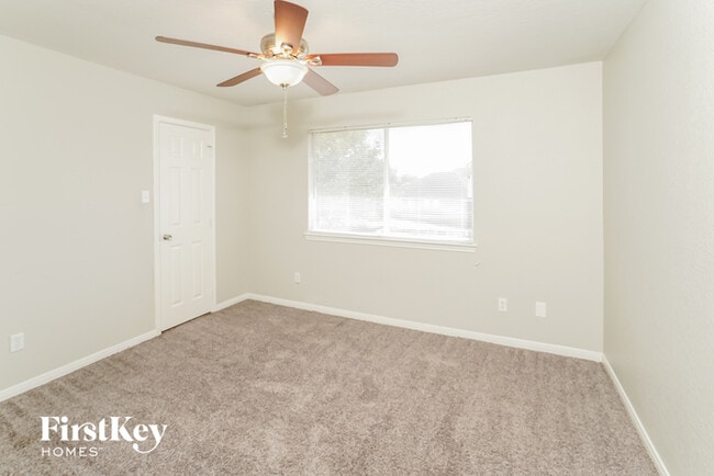 Building Photo - 24027 Holleygate Ct