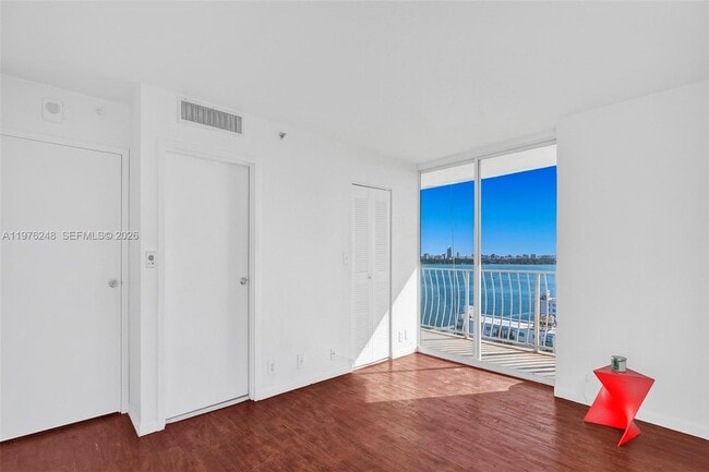 Building Photo - 7601 E Treasure Dr