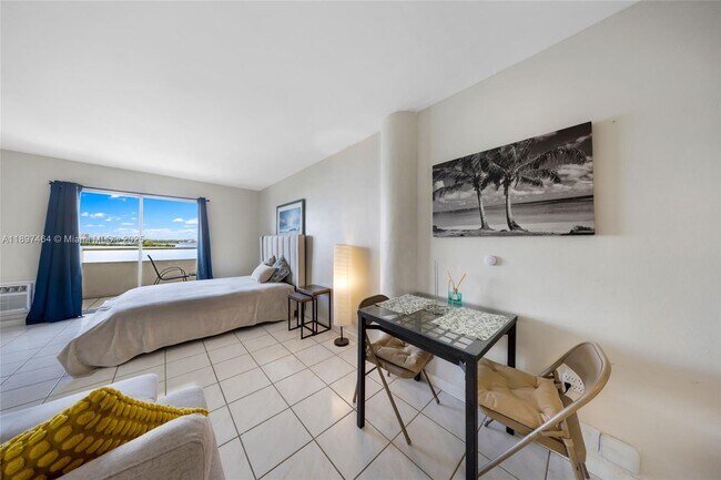 Building Photo - 7904 West Dr