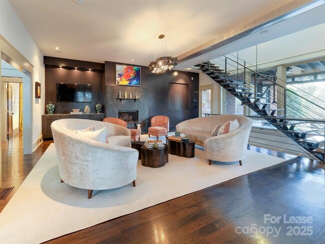 Building Photo - 1413 Devon Dr