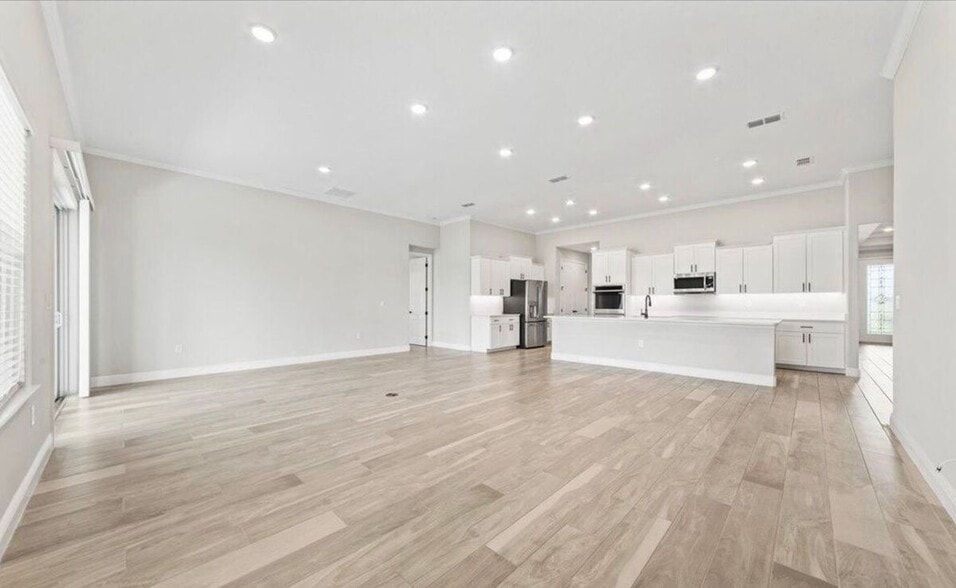 Building Photo - 5089 Realm Run