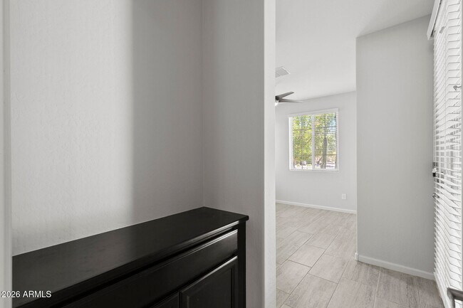 Building Photo - 130 N Bay Dr