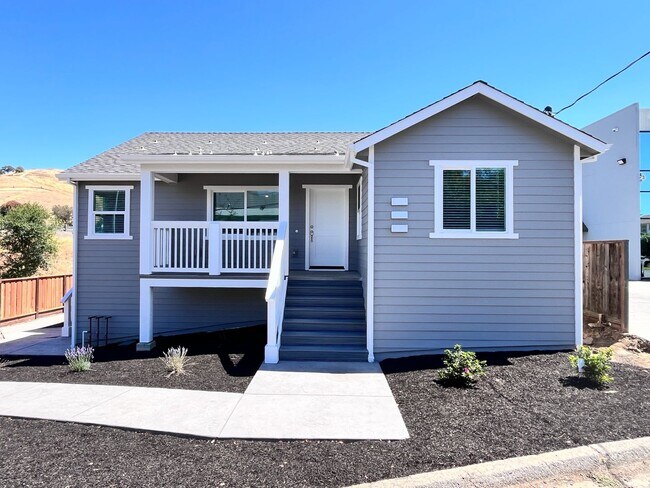 Building Photo - Charming 2 Bedroom Home for Rent in Martinez!