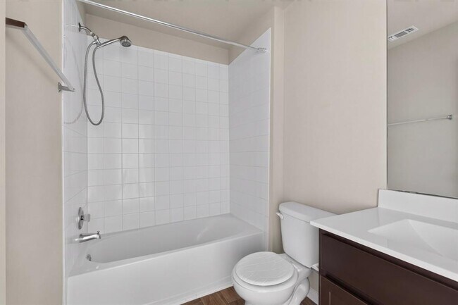 Building Photo - 402 Pentire Way