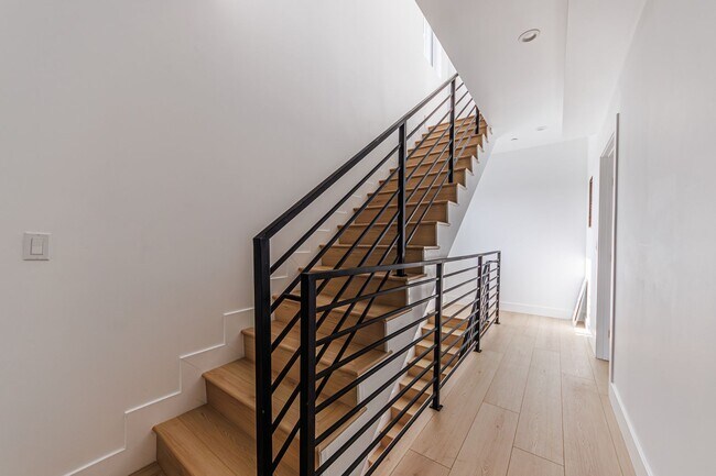 Building Photo - 13463 Beach Ave