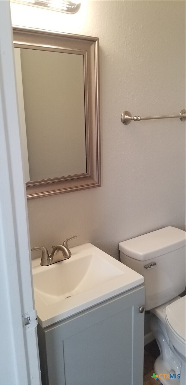 Building Photo - 1109 Wales Dr