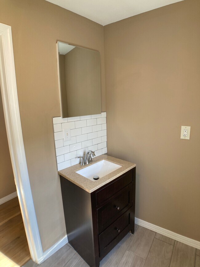 Building Photo - 4523 Parrish St