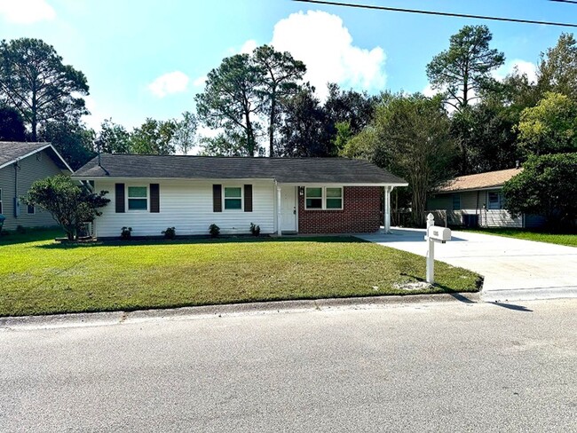 Primary Photo - 3 Bedroom home located in the Golf Cart Di...