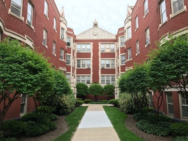 Unit is set back from Oak Park Avenue - 212 N Oak Park Ave