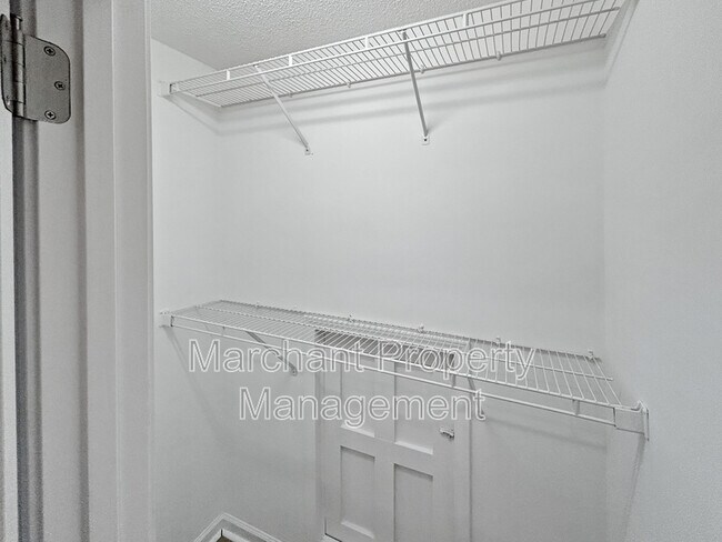 Building Photo - 7 Waxwing Ct