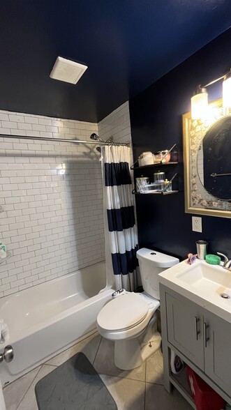 The shared bathroom - 127 S Jordan St