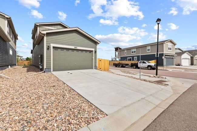 Building Photo - Modern 4BD/3BA Home with Covered Balcony &...