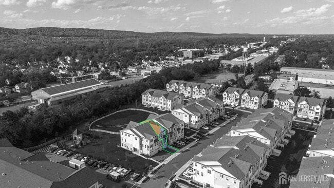 Building Photo - 707 Station Rd