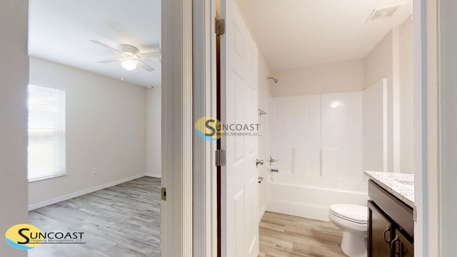 Building Photo - 9434 N Manashee Dr