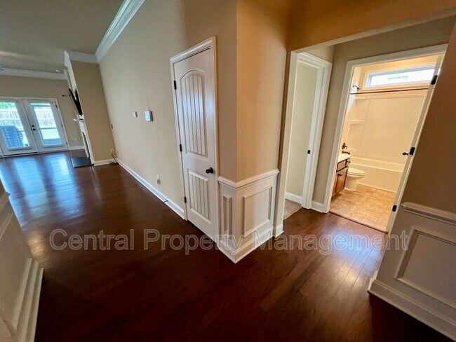 Building Photo - 208 Evansdale Way