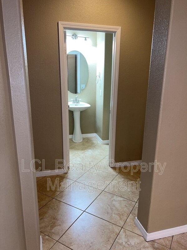 Building Photo - 30364 Skipstone Way