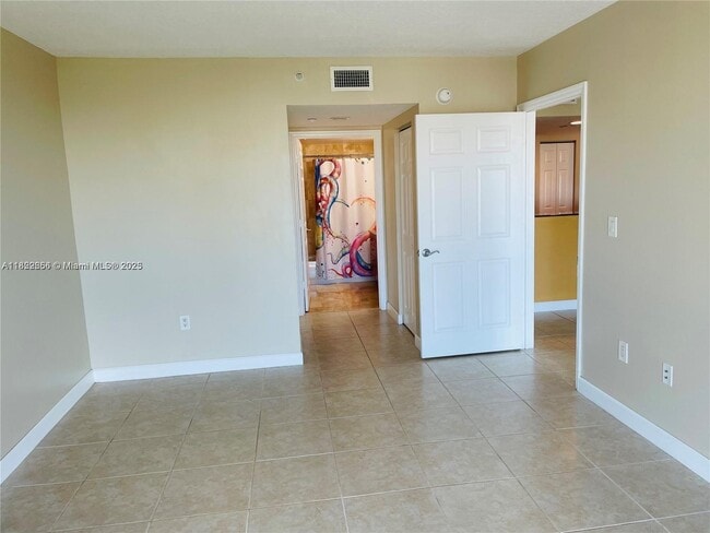 Building Photo - 201 Golden Isles Dr