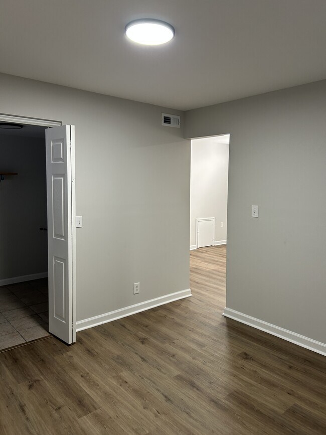 Building Photo - 702 62nd Ave N