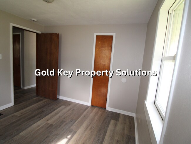 Building Photo - MUNCIE 2 BR 1 BA House with Central Air and 1-Car Garage (SECTION 8 APPROVED)