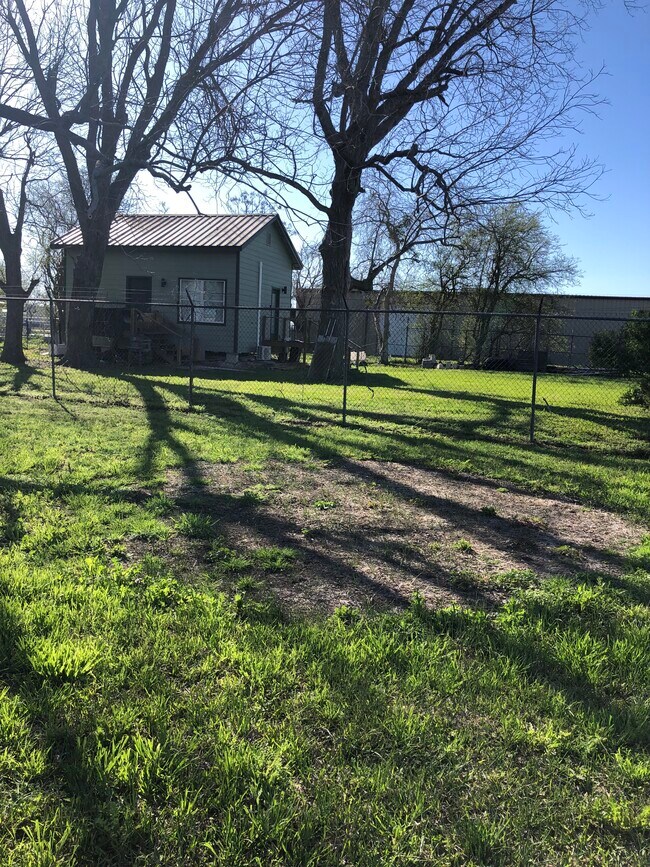 Building Photo - 112 E Scott St