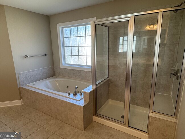 Building Photo - 7411 Redbud Loop