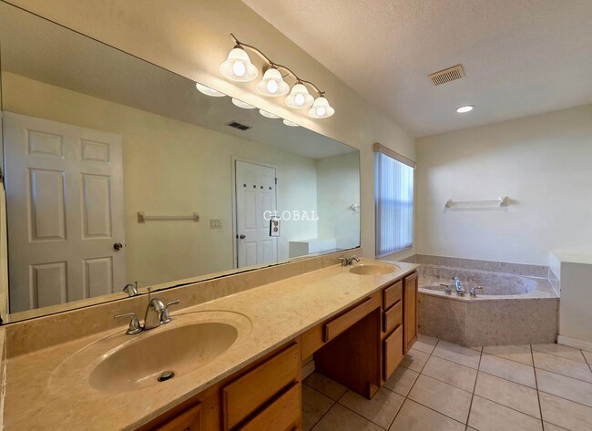 Building Photo - Spacious 4-Bedroom Home Available Now at P...