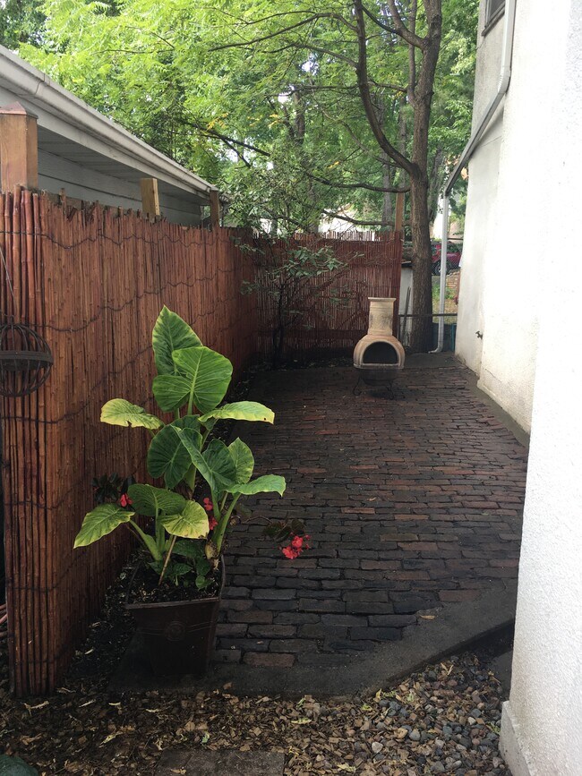 Building Photo - 1211 23rd Ave NE