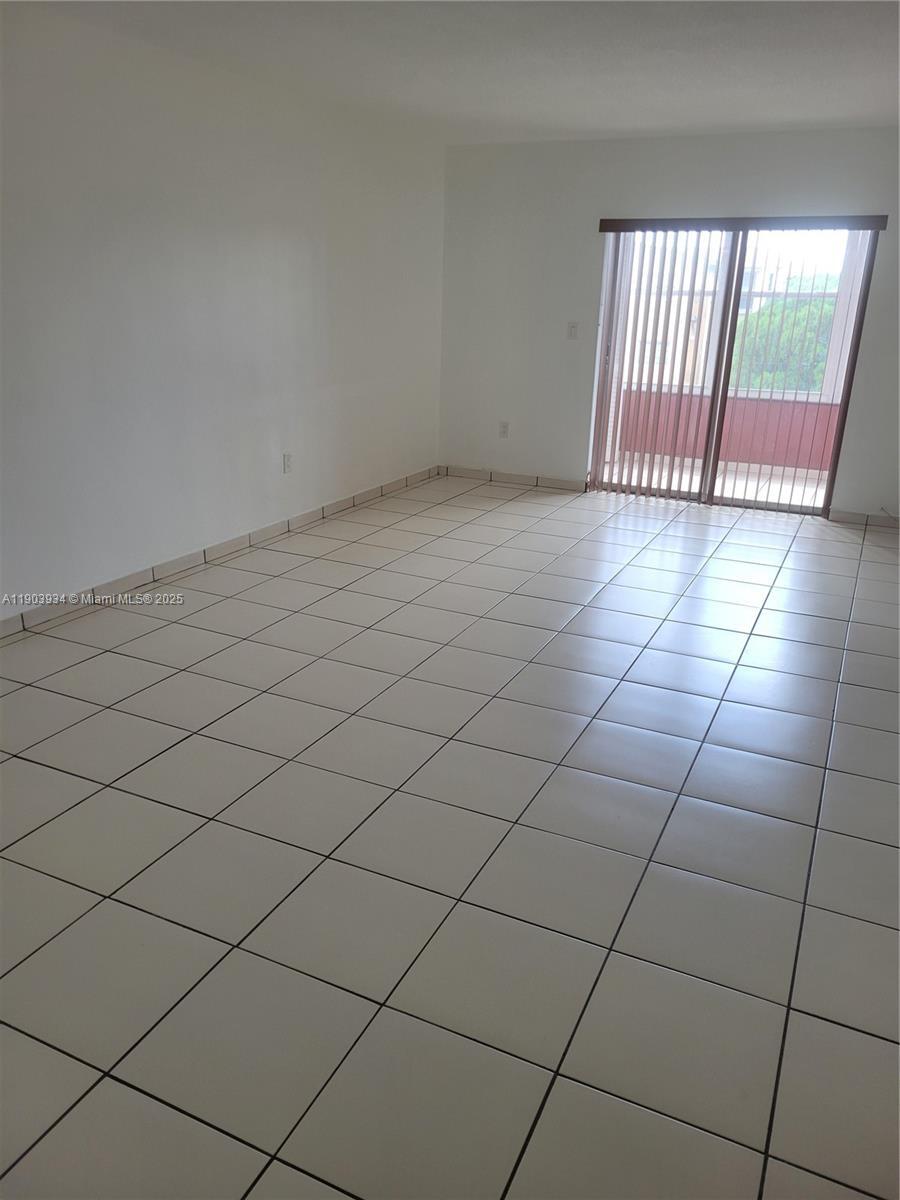 Building Photo - 120 Royal Palm Rd