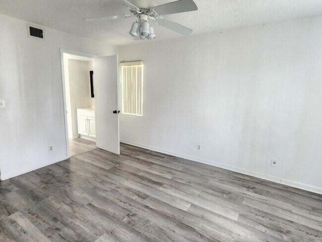 Building Photo - 7149 Golf Colony Ct