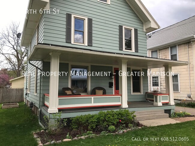 Building Photo - Updated 3 bedroom plus Den house near East...