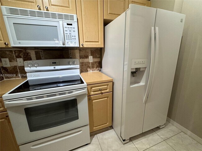 Building Photo - 6841 SW 44th St