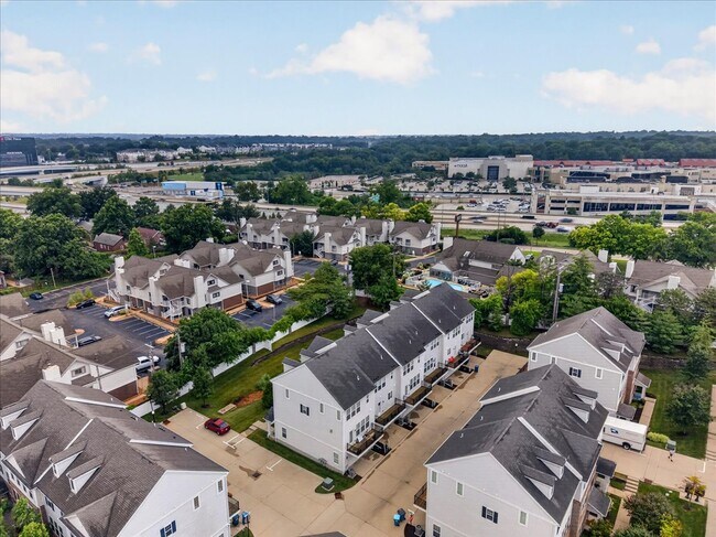 Building Photo - 8013 Central Park Dr