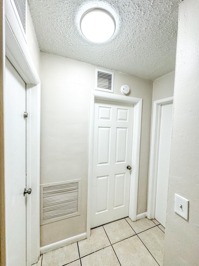 Building Photo - 1003 8th St