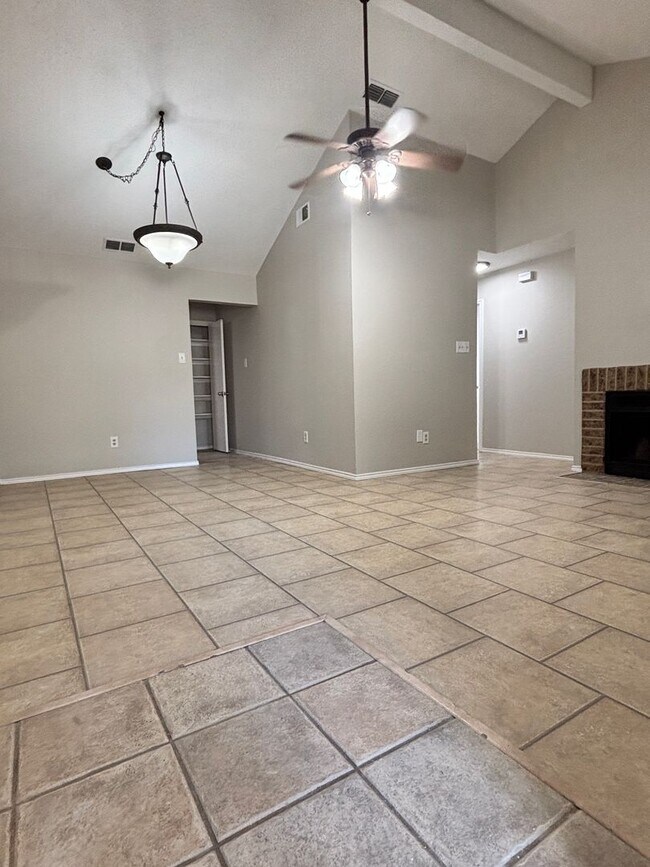 Building Photo - 104 Glade Shadow Dr