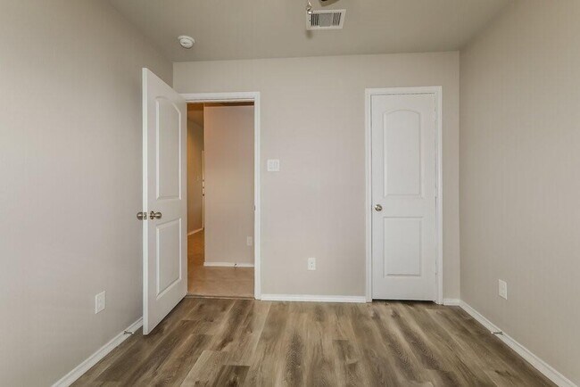 Building Photo - 23906 Paper Birch Ct
